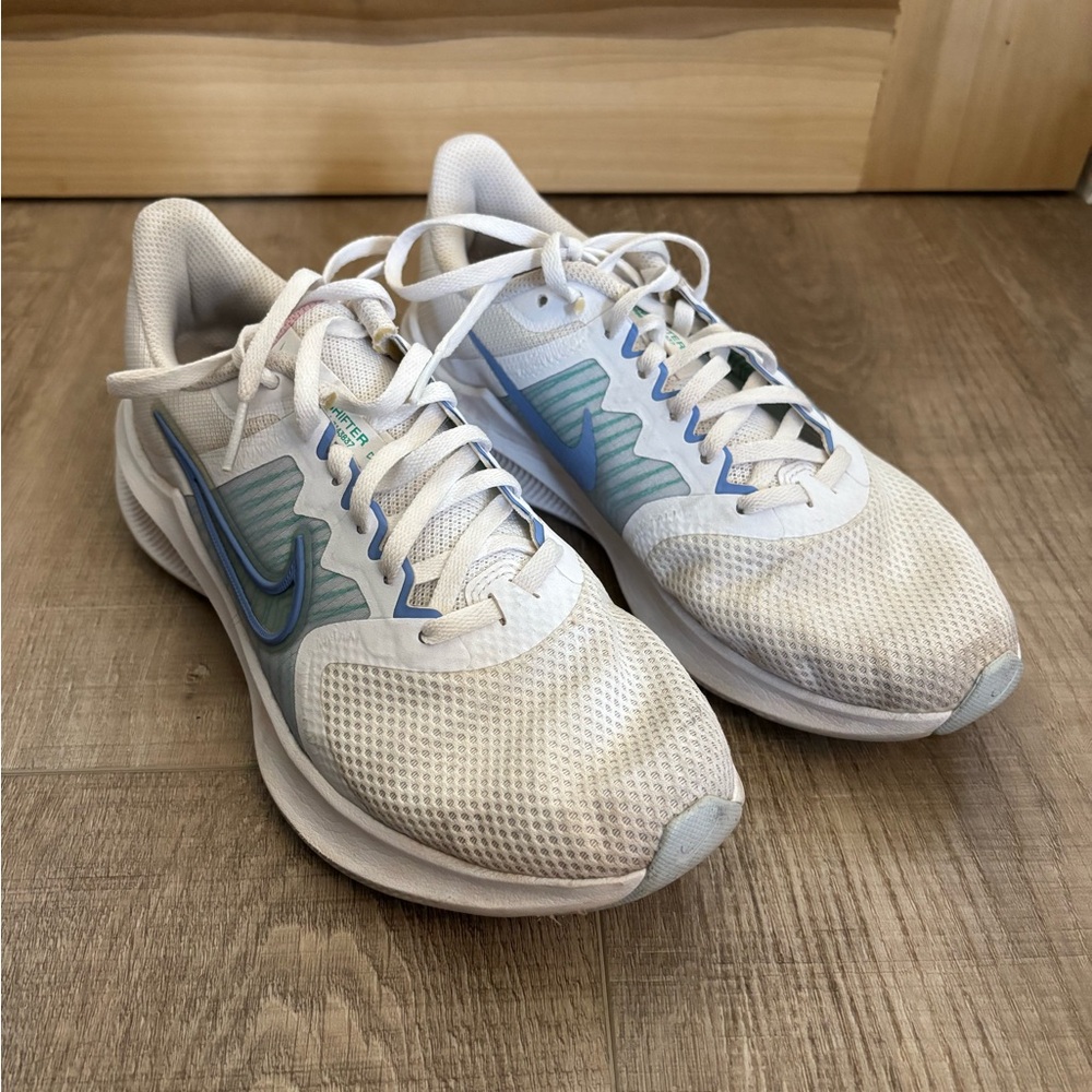Nike womens tennis shoes